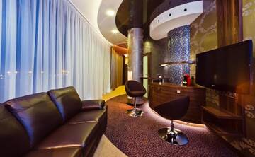 Фото номера Люкс «Премиум» Отель Blue Diamond Hotel Active SPA г. Trzebownisko 2